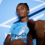 Spurs urobili z Akanji terč neskoro v okne prenosu