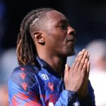 Eze tlieskal fanúšikom paláca na konci ich remízy 0-0 s Chelsea