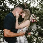 Travis Kelce bol v stredu v praxi náčelníkov, keď on a Taylor Swift oznámili svoju angažovanosť