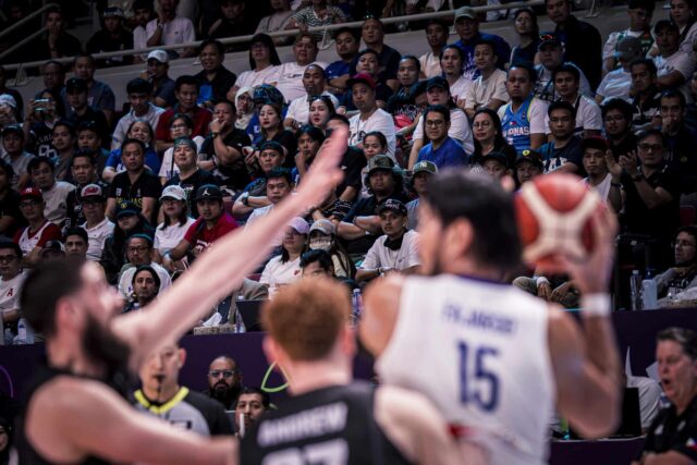Filipínsky dav videl Gilas Pilipinas v akcii počas Fiba Asia Cup v roku 2025.