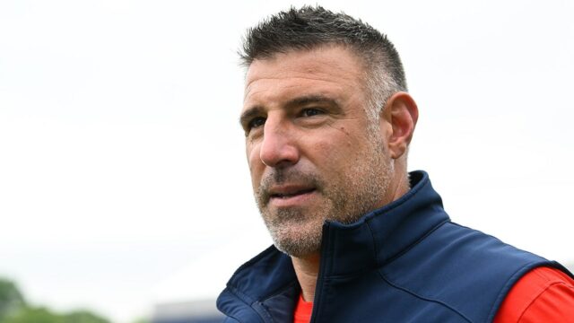 Tréner Patriots Mike Vrabel a reportér Clash o dostupnosť Stefon Diggs



