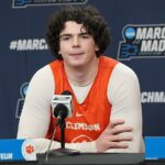 Clemson tesný koniec Ian Schieffelin bol cez víkend zatknutý pre podozrenie z DUI