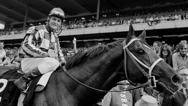 Trojstranný korunkový žokej sekretariátu Ron Turcotte zomrel o 84 

