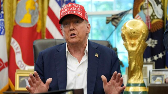 Trump faucet Kennedy zariadenie pre hmlové kreslenie hrnčekov FIFA, podporuje potlačenie trestného činu DC trestného činu 

