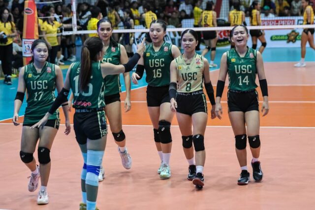 University of San Carlos Lady Warriors počas zápasu proti Nadácii University of Southern Filippines v Národnej pozvánke Shakey's Super League
