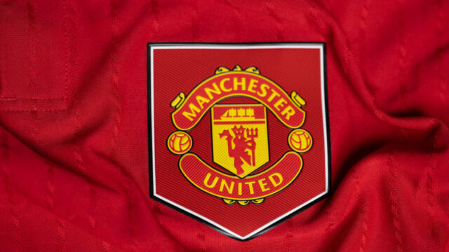 UTD odhaľuje, kedy bude retro tretia súprava debutovať, s Dimitar Berbatov na začiatku na začiatku

