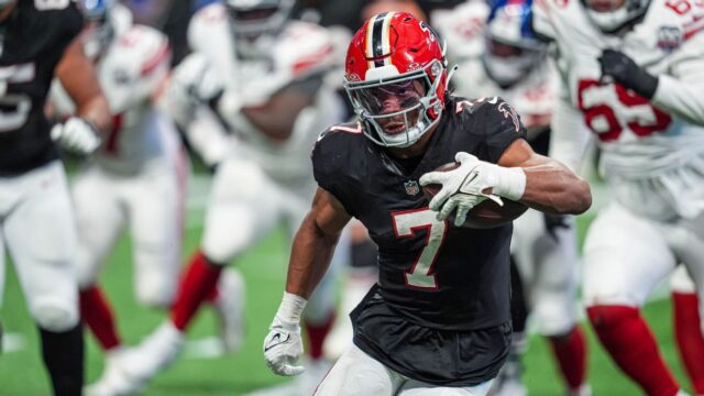 Ultimate Fantasy Football Cheat List: Picks, Busts, viac

