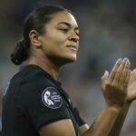 Úrady sa obávajú 59-ročného v súvislosti s rasovým zneužívaním anglického Jess Cartera v eurosoch