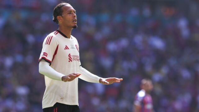 Van Dijk: Strata komunitného štítu je „sklamaním“ začiatkom obrany titulu Premier League

