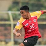 Vanlalka zasiahne ruky Ruky východného Bengálska blízky víťaz Asociácie milovníkov športu Kalighat vo futbalovej lige v Kalkate