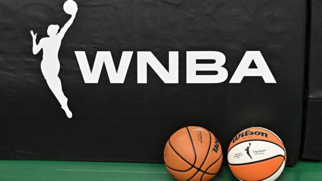 Ventilátor WNBA bol obvinený z hádzania sexuálnych hračiek, ktoré čelia viacerým výdavkom

