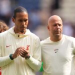 Virgil Van Dijk offre à Liverpool Hope comme quatre étoiles de blindages communautaires Shield