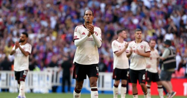 Virgil van Dijk propose la mise à jour de transfert de Liverpool et n'est pas d'accord avec la fente Arne
