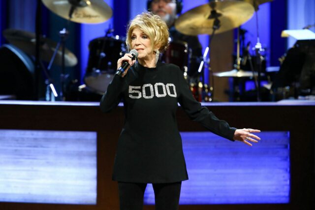 Víťaz Grammy, Jeannie Seely, známa tým, že „môže a spať v náručí“, zomrie na 85


