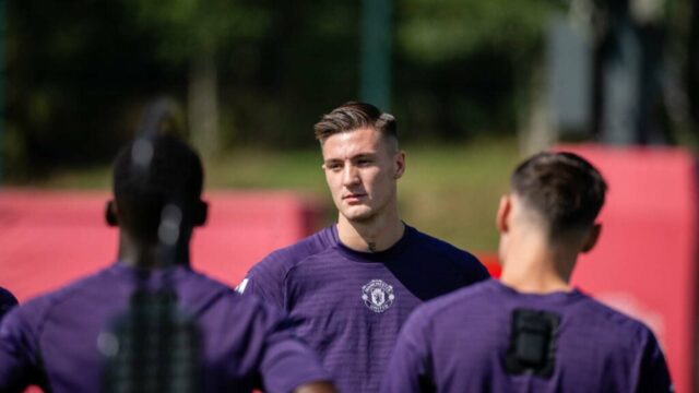 Vo svojom prvom rozhovore Benjamin Sesko otvára výber Man United smerom k Newcastle

