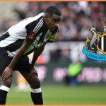 Alexander Isak v rozcvičke pred zápasom s Newcastle