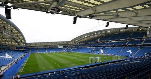 Vyhlásenie Brighton Club Problémy po tom, čo fanúšik Brighton zomrel po kolapse počas zápasu Fulham.




