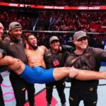 Šanghaj, Čína - 23. augusta: (LR) Johnny Walker z Brazílie udrie Zhang Mingyang z Číny v ľahkom boji v ťažkej váhe počas udalosti UFC Fight Night na akcii v Shanghai Indoor Stadium 23. augusta 2025 v Číne v Šanghaji. (Foto: Jeff Bottari/Zuffa LLC)