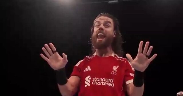 WWE Celebrity Giants nahnevaní stúpenci Newcastle s drsným vtipárom pre presun Alexandra Isak 


