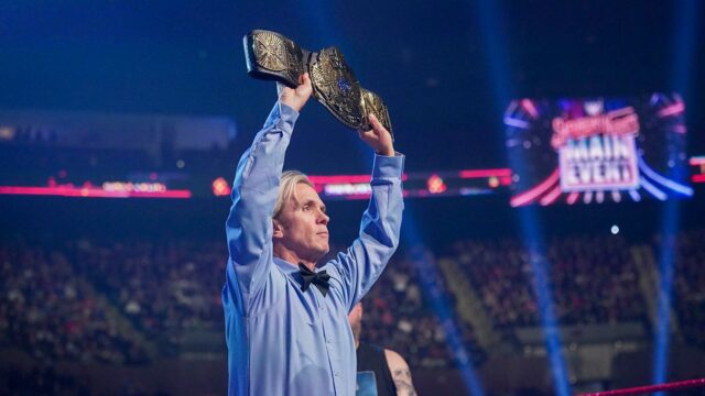 WWE REF Charles Robinson uhryzol netopierom

