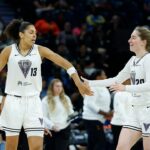 Wnba -play prerušený lietajúcimi sexuálnymi hračkami opäť