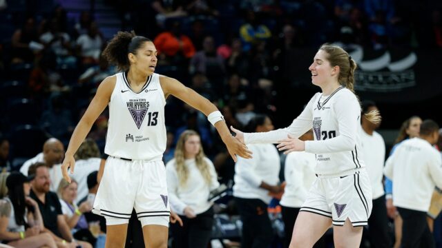 Wnba -play prerušený lietajúcimi sexuálnymi hračkami opäť

