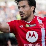 Wrexham sa týkal swoop pre bývalú celebritu, keď sa bočná MLS drží okolo