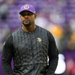 Žaloba o diskrimináciu NFL Diskriminácie Briana Floresa môže pokračovať v súdnom konaní