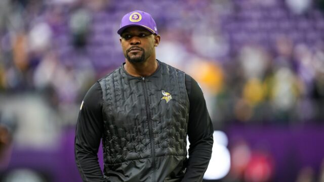 Žaloba o diskrimináciu NFL Diskriminácie Briana Floresa môže pokračovať v súdnom konaní


