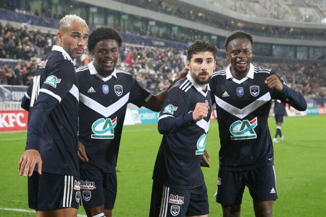 Západné bravčové mäso zvedavé na povolenie Strasbourg's Junior Mwanga 

