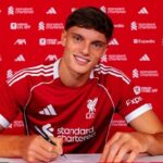Liverpool potvrdil, že obranca Giovanni Leoni podpísal z Parmi 26 miliónov libier