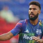 Zátvorka Eric Maxim Choupo-Moting pomáha Red Bulls RSL