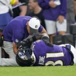 Baltimore Ravens Rookie Bilhal Kone skončil sezónu skoro s hrozným zranením kolena