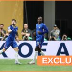 Nicolas Jackson oslavuje anotácie pre Chelsea proti Real Betis vo finále konferenčnej ligy
