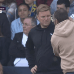 Howe zostal ohromený, keď sa na ihrisko dostal fanúšik Leeds