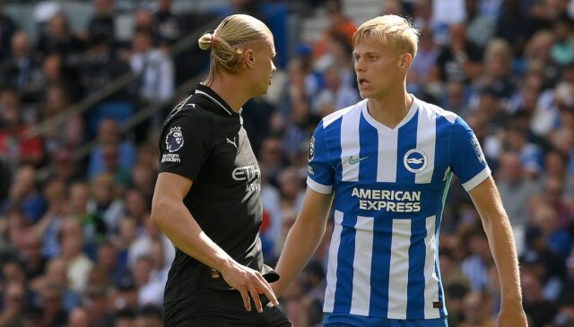 Brighton, Anglicko - 31. augusta: Erling Haaland z Manchester City skóruje prvý gól svojho tímu počas zápasu Premier League medzi Brighton a Hove Albion a Manchester City na štadióne Amex 31. augusta 2025 v Anglicku v Brightone. (Foto: Mike Hewitt/Getty Images)