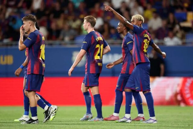 „Snažili sme sa, ale ...“ - Bývalá hviezda Barcelona pozdravuje tím Hansi Flick po Trophy Joan Gamper

