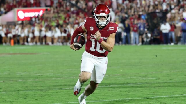 Univerzitné futbalové stávky: Modernizácia Heisman, celoštátne trhy majstrovstiev 

