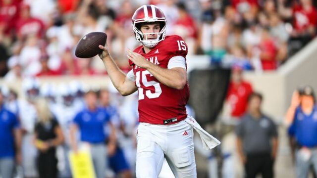 Univerzitné futbalové stávky: Modernizácia Heisman, celoštátne trhy majstrovstiev 

