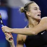 8 žien, ktoré sa dostanú do všetkých 4 semifinále dobývania v 2+ obdobiach: Foet Sabalenka, Evert, Navratilova