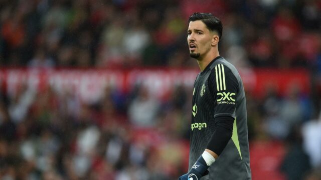Amorim potvrdí, že Bayindir určite začne Manchester Derby napriek príchodu Lammens 

