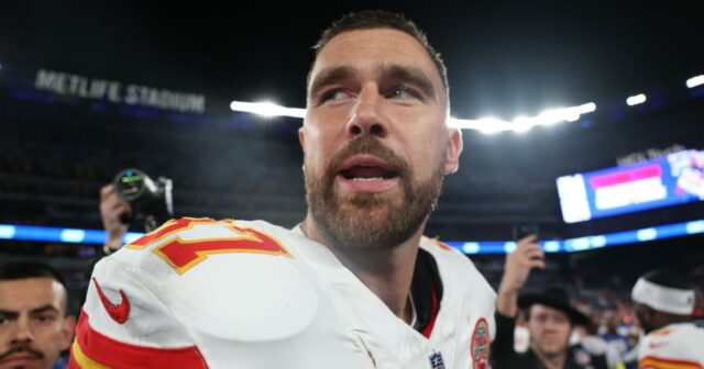 Andy Reid zamietla stranou Sideline hádky s Travisom Kelceom 

