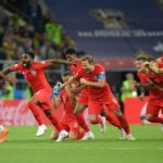 Anglicko 2026 Away Globe Mug Balíček „Kvapkaný“, keď sa Nike presťahuje ďaleko od pochybného bundy Euro 2024