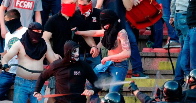 Anglicko čelia srbským stúpencom „vysokej hrozby“ srbsky preniknutí pro-putinskými ultrami v celej kvalifikácii 

