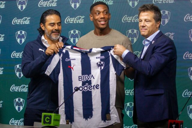 Anthony Martial informoval, že sa ospravedlní po predstavení v šokovom úplne novom klube 

