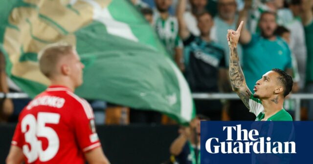 Antony skočí neskoro originálne Betis, aby odmietol Nottingham Woodland | Europa Organizácia 


