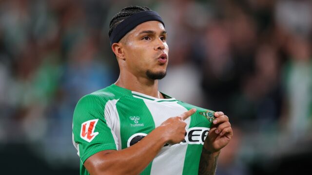 Betis Cruise Loď okolo Osasuny ako Rayo Slide versus Sevilla 

