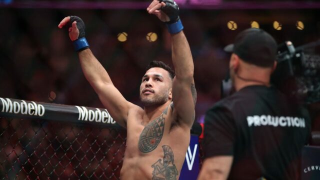 Brad Tavares sa blíži k dokumentu všetkých čias 

