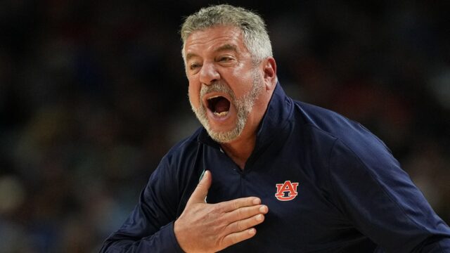 Bruce Pearl sa vzdať Auburn: záznamy 

