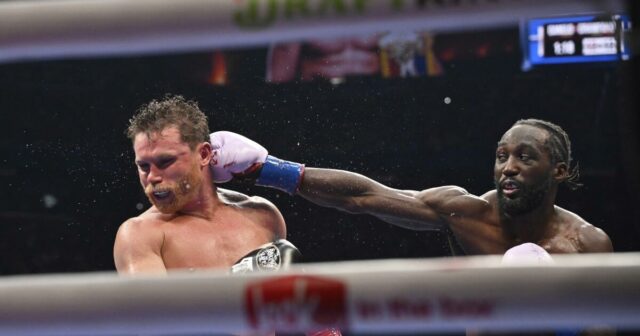Canelo Alvarez uznáva úspech Terence Crawford po strate 

